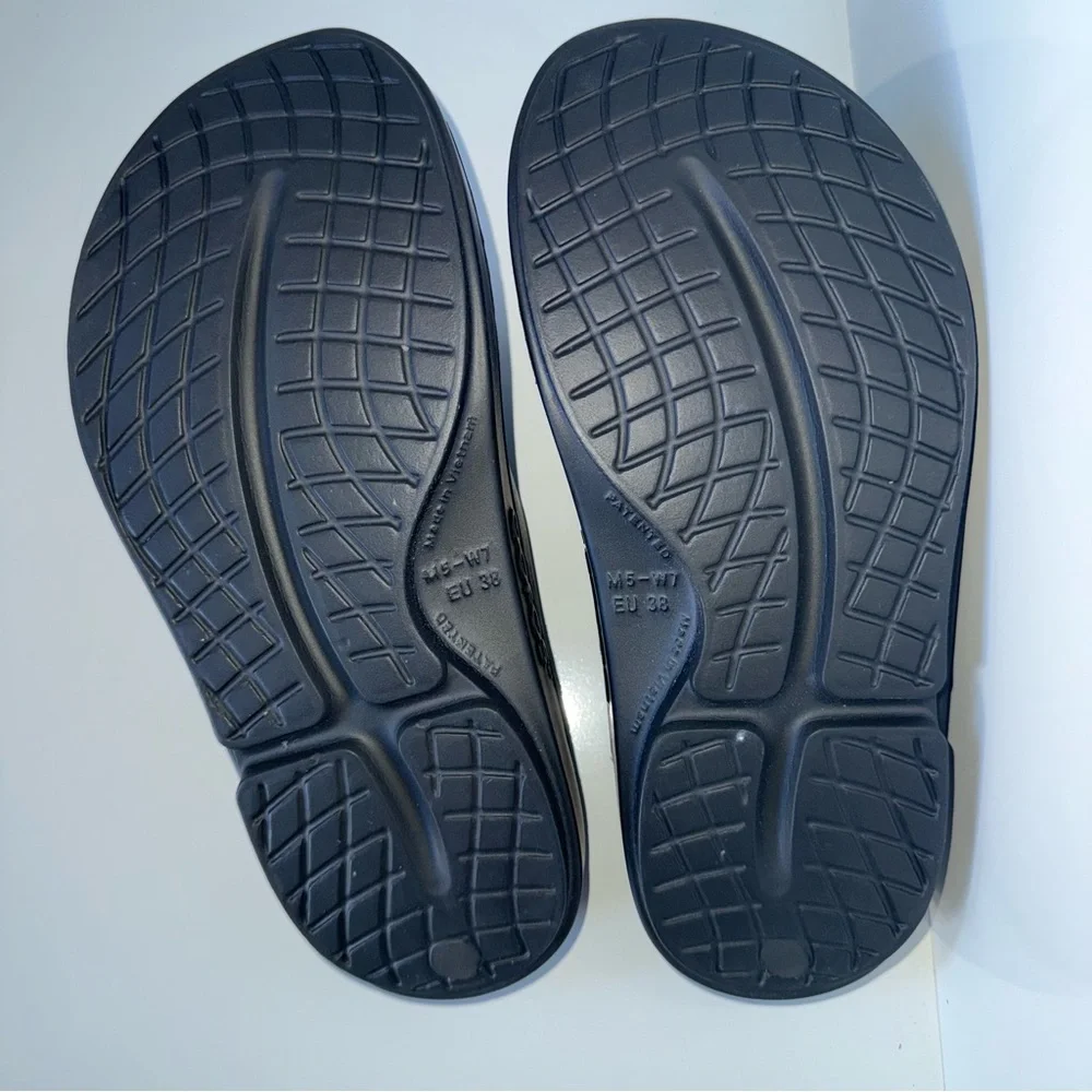 Oofos Ooahh Sandal Slide Recovery Footware Unisex Black Men's 5 Women's 7 EU 38 - Picture 4 of 4